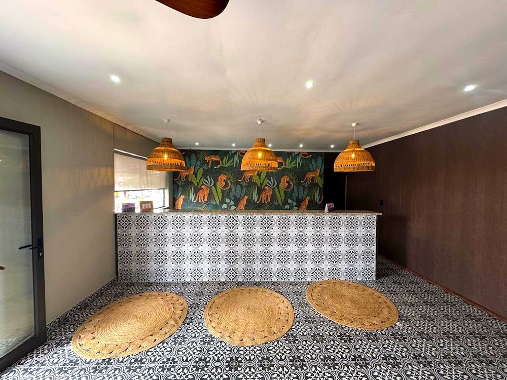 elephant springs hotel