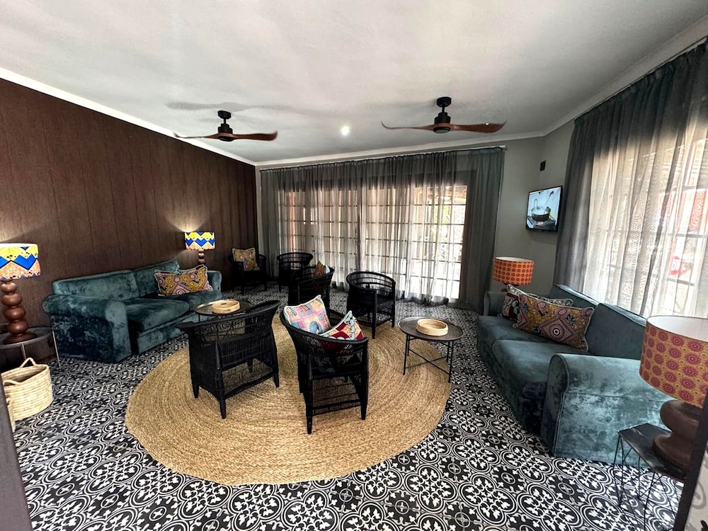 elephant springs hotel