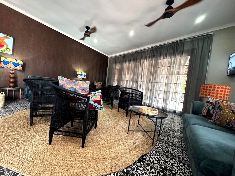 elephant springs hotel