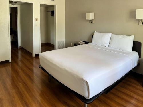 Motel 6 Pomona, Ca - Los Angeles,Montclair>>Los Angeles,2 star