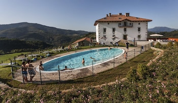 palacio de yrisarri by irrisarri land