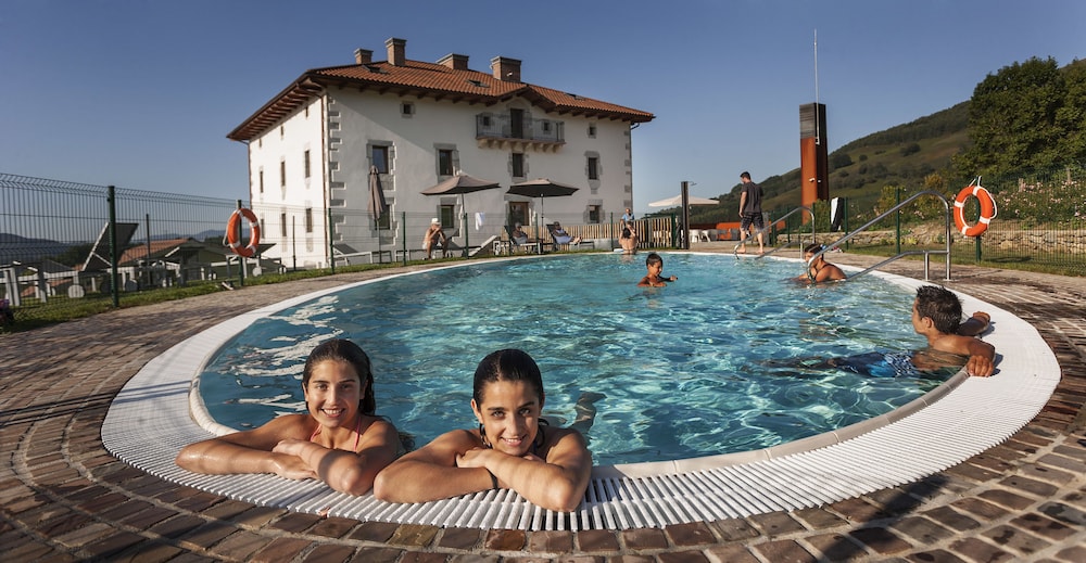 palacio de yrisarri by irrisarri land