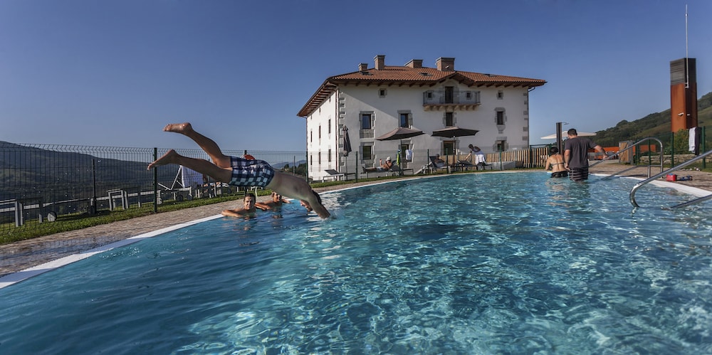 palacio de yrisarri by irrisarri land