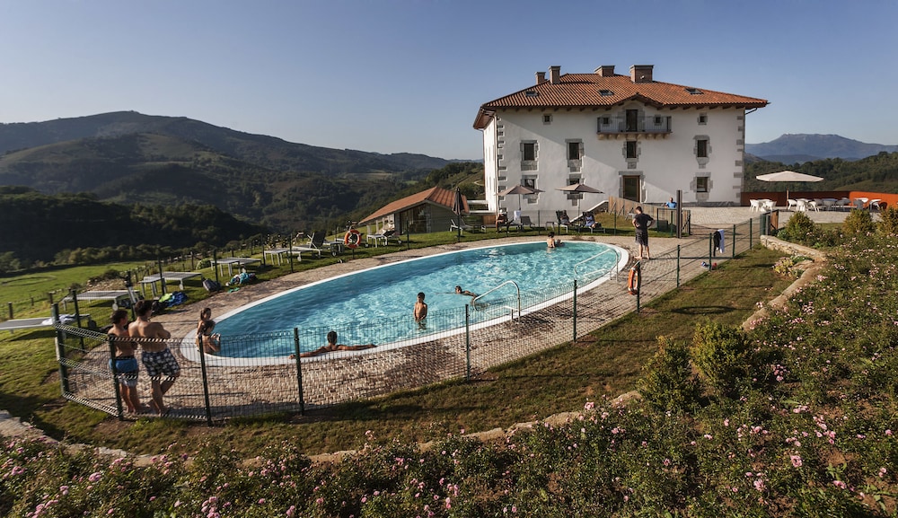 palacio de yrisarri by irrisarri land