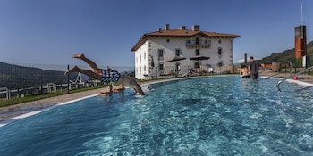 palacio de yrisarri by irrisarri land