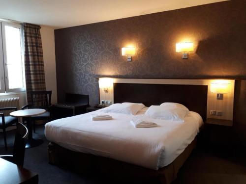 le grand hotel de la marine face a la mer