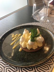 le grand hotel de la marine face a la mer