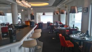 le grand hotel de la marine face a la mer