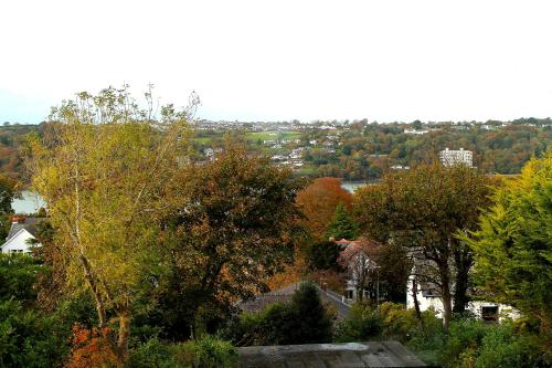 the menai hotel and bar