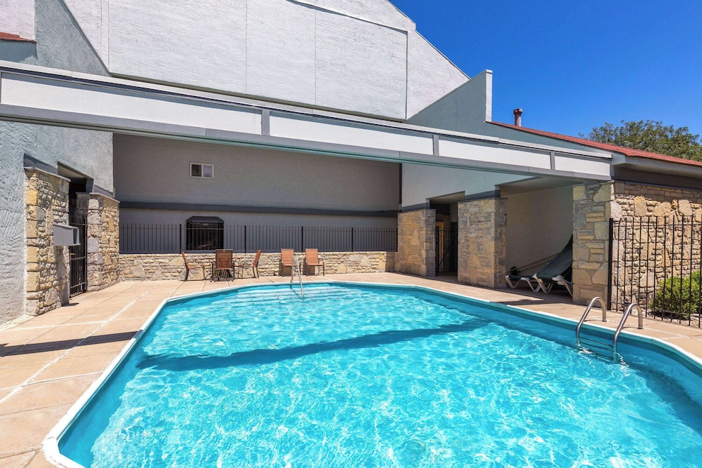 super 8 by wyndham fort mitchell cincinnati area