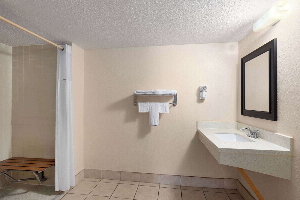 super 8 by wyndham fort mitchell cincinnati area