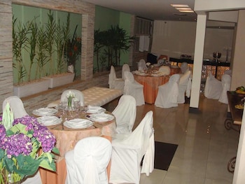 maxim plaza hotel
