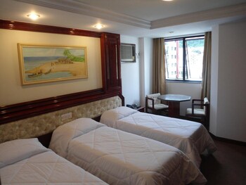 maxim plaza hotel