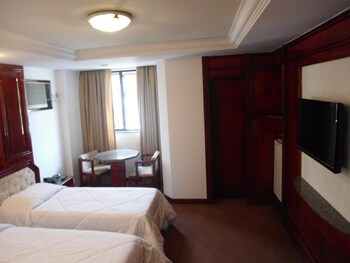 maxim plaza hotel