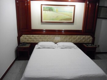 maxim plaza hotel