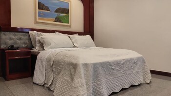 maxim plaza hotel