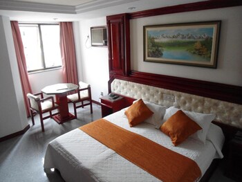 maxim plaza hotel