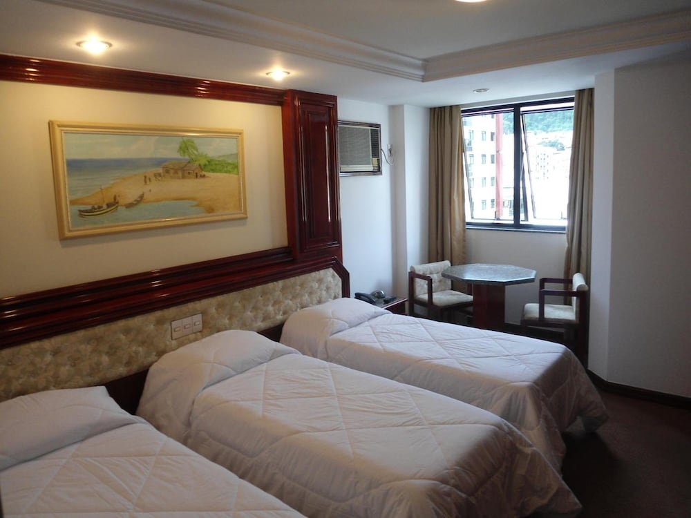 maxim plaza hotel