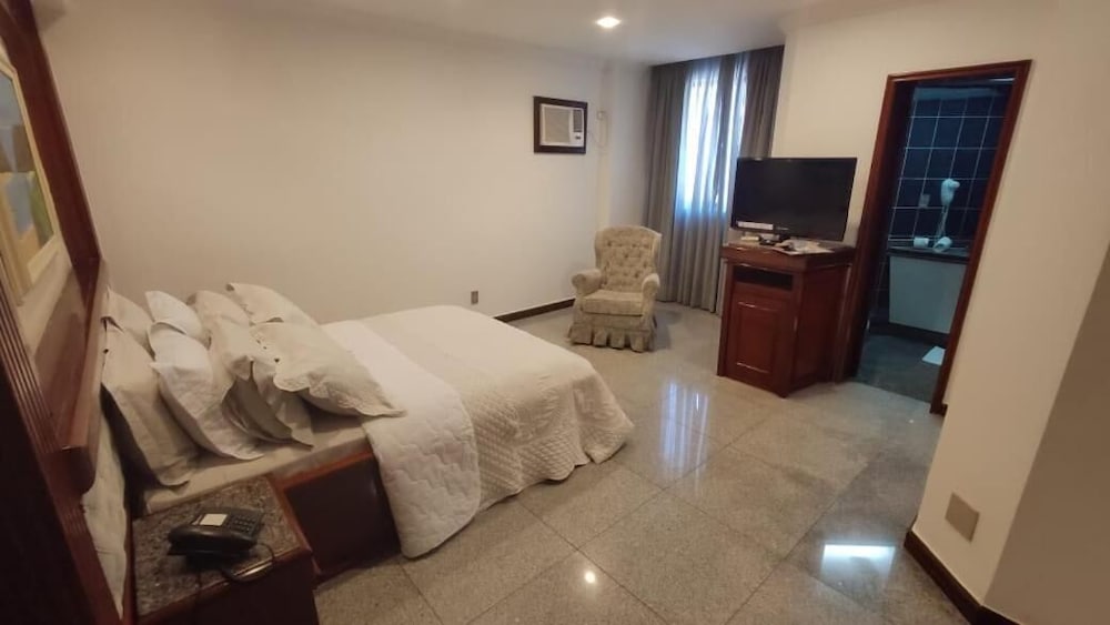 maxim plaza hotel