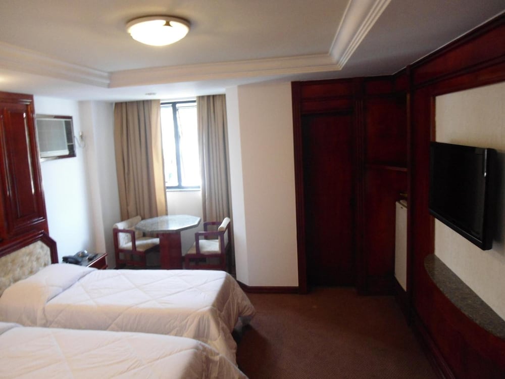 maxim plaza hotel
