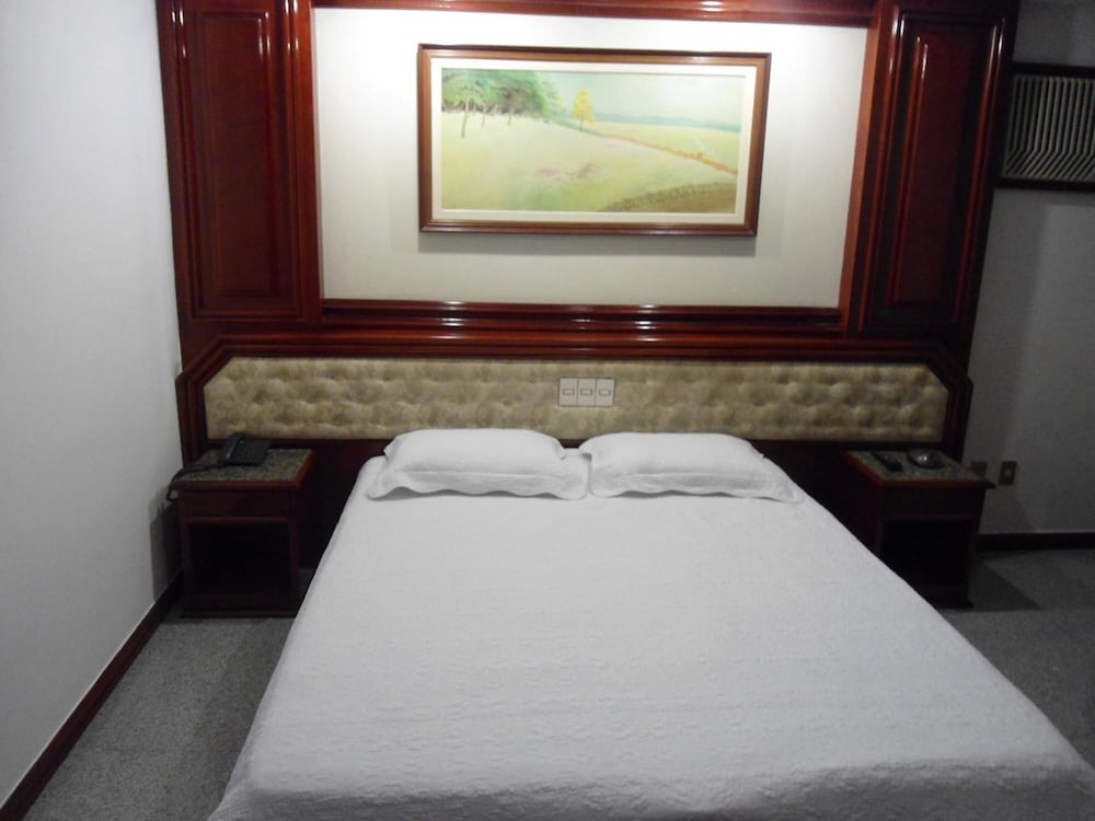 maxim plaza hotel