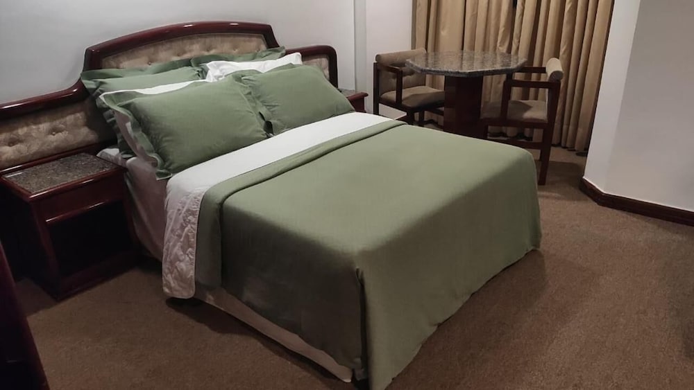 maxim plaza hotel