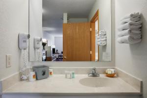 super 8 by wyndham st james