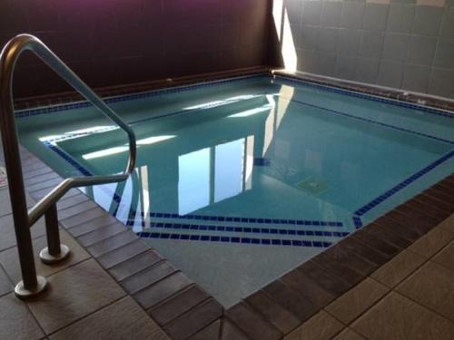 super 8 by wyndham st james