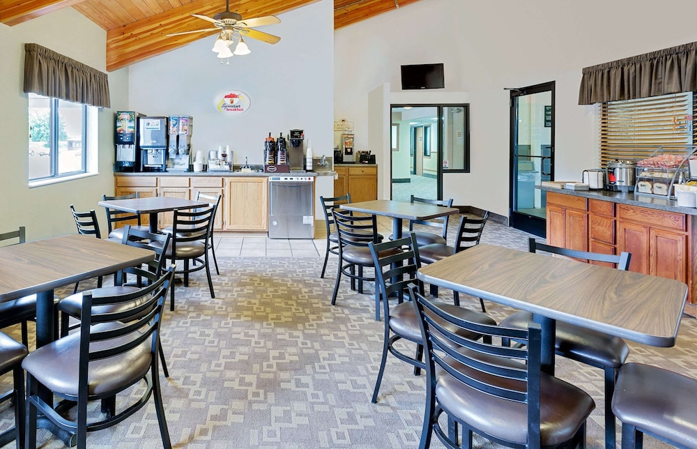 super 8 by wyndham st james