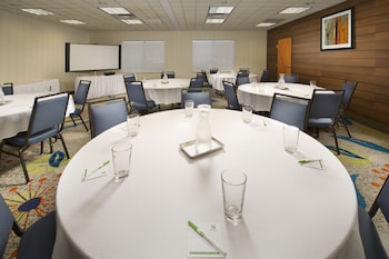holiday inn el paso airport by ihg
