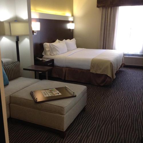 holiday inn el paso airport by ihg