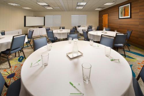 holiday inn el paso airport by ihg