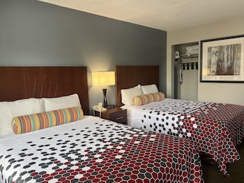 travelers inn eugene university