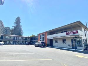 travelers inn eugene university