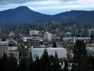 travelers inn eugene university