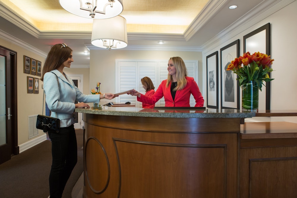 the pillars hotel and club