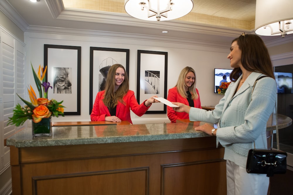 the pillars hotel and club