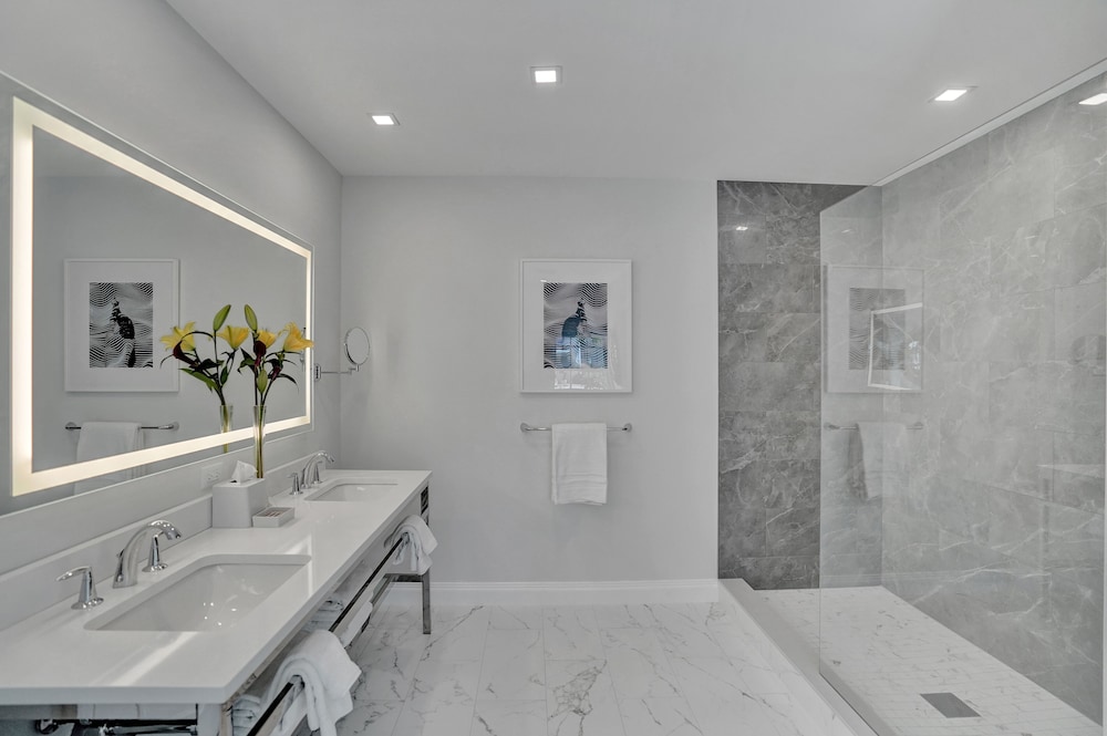 the pillars hotel and club