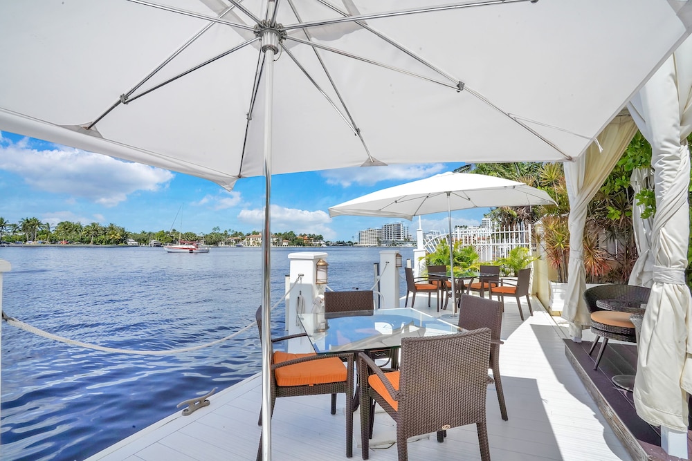 the pillars hotel and club