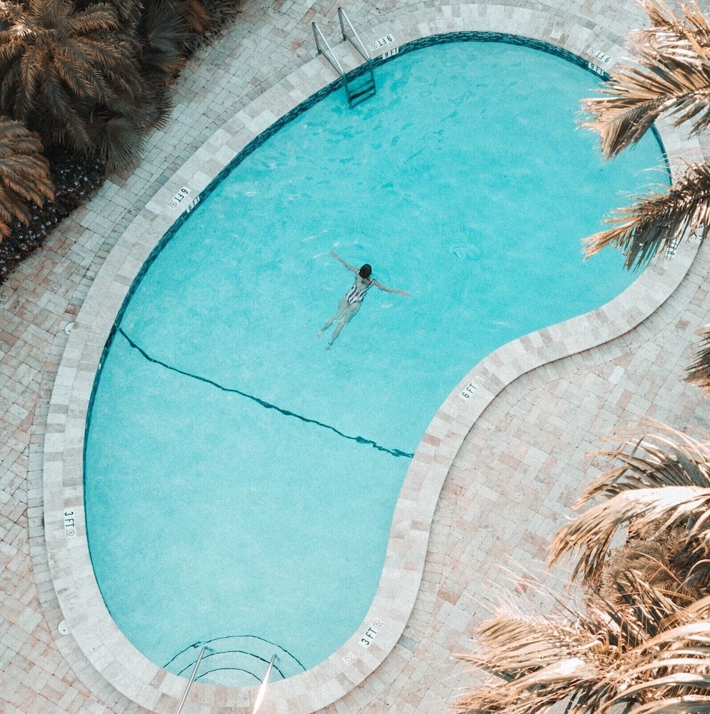 the pillars hotel and club