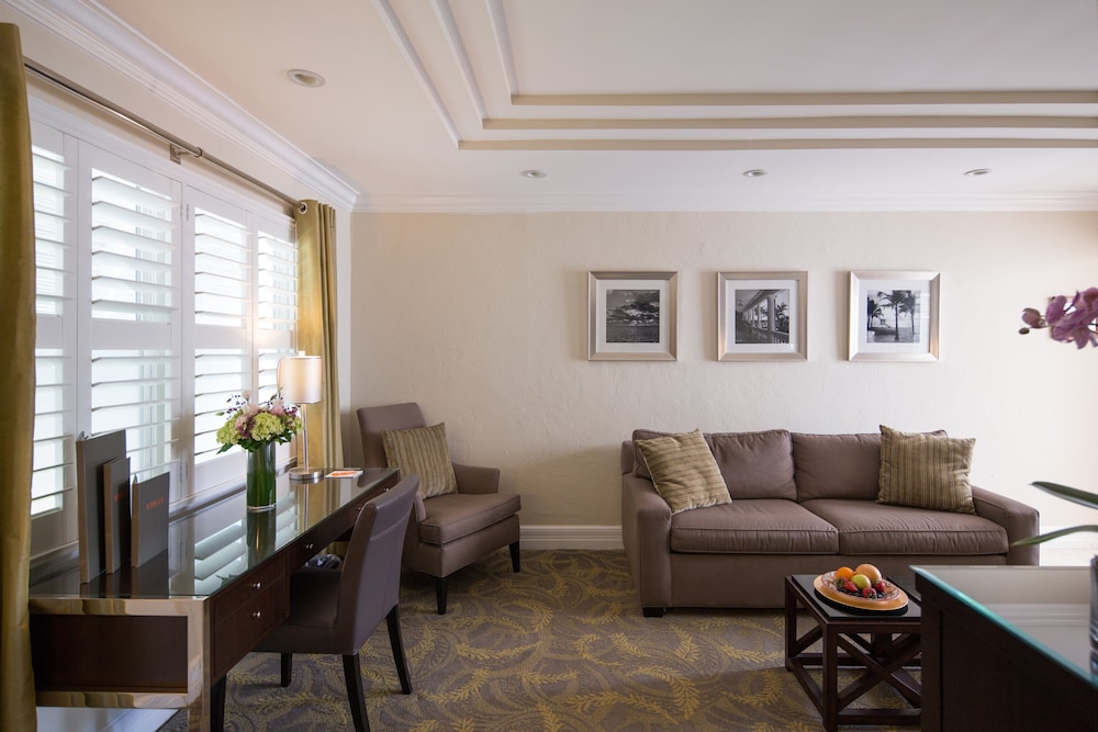 the pillars hotel and club