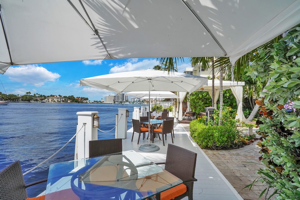 the pillars hotel and club