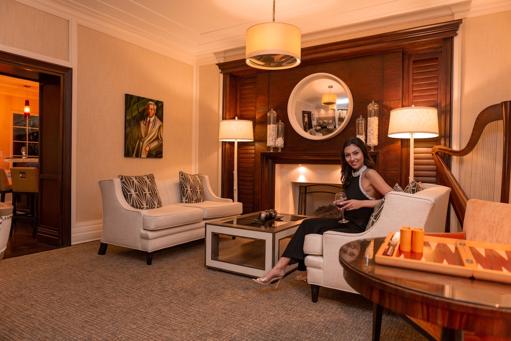 the pillars hotel and club