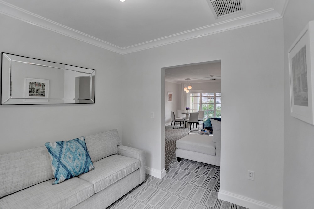 the pillars hotel and club