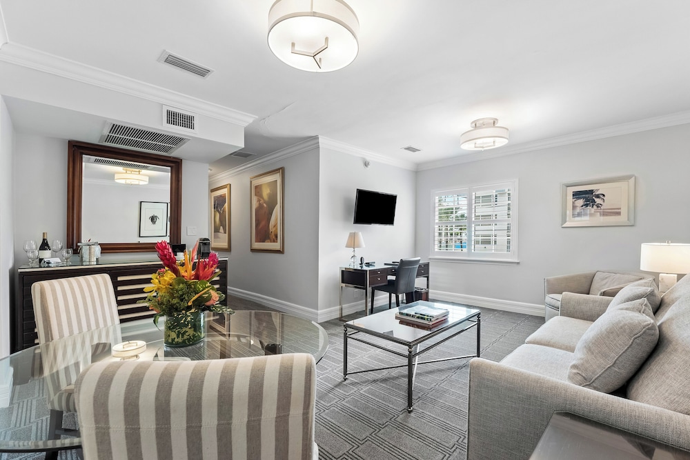 the pillars hotel and club