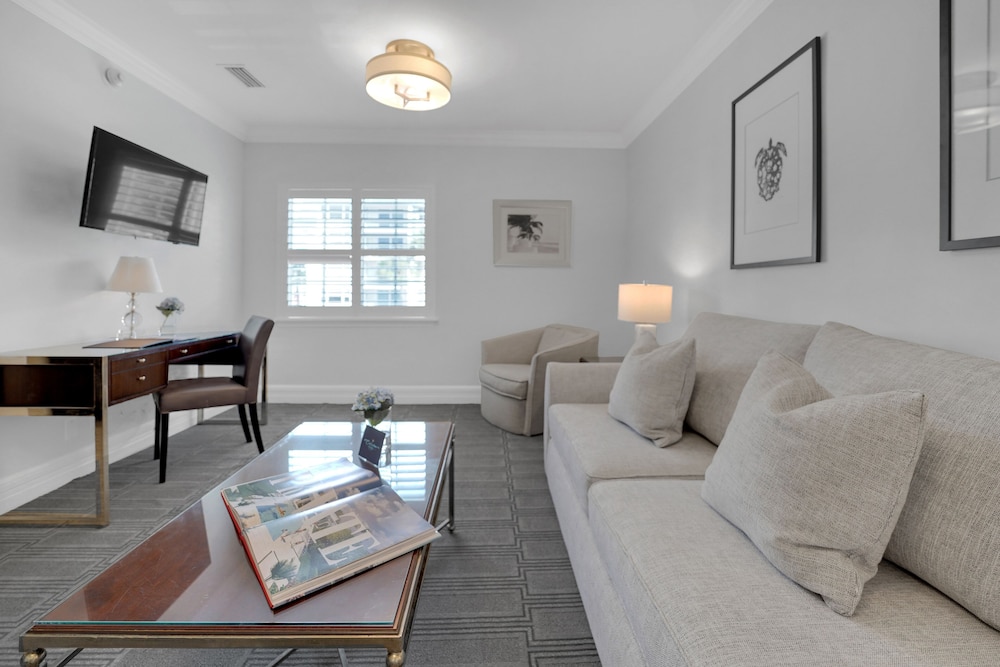 the pillars hotel and club