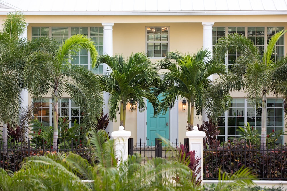 the pillars hotel and club