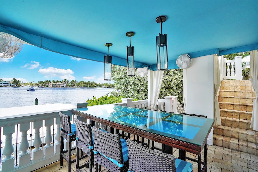 the pillars hotel and club