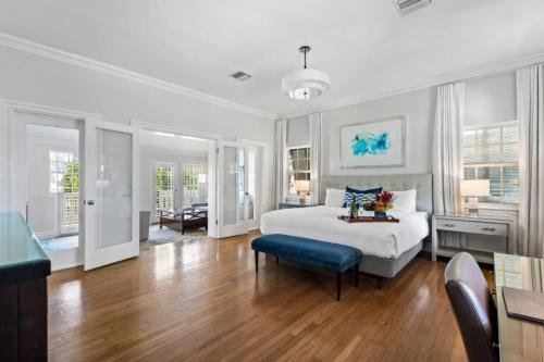 the pillars hotel and club