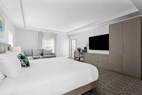 the pillars hotel and club